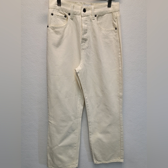 PISTOLA size 26 waist 4 button fly, light whiskering on pockets and crop hem - Picture 4 of 9